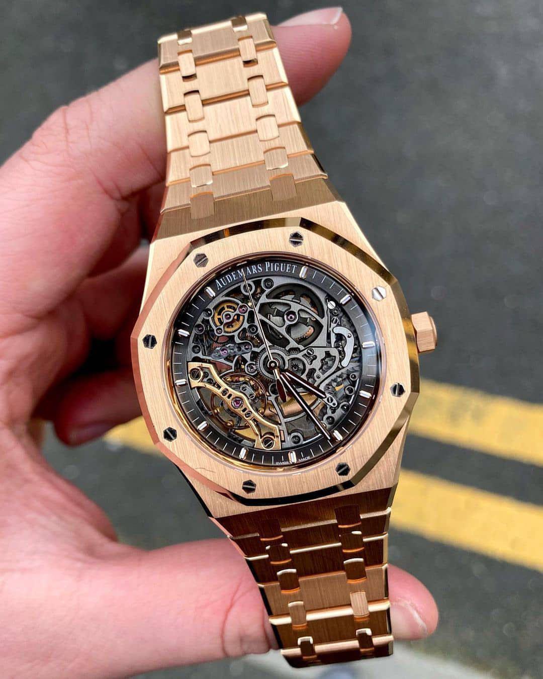 Luxury Branded Watch (King Ko*Li Using it )